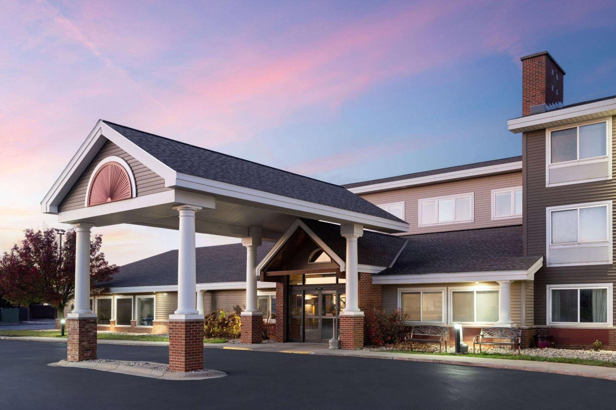Americinn By Wyndham Beaver Dam Exterior foto